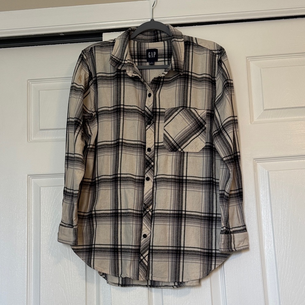 GAP Women’s Flannel Shirt - Casual Black and Cream Checkered Shirt